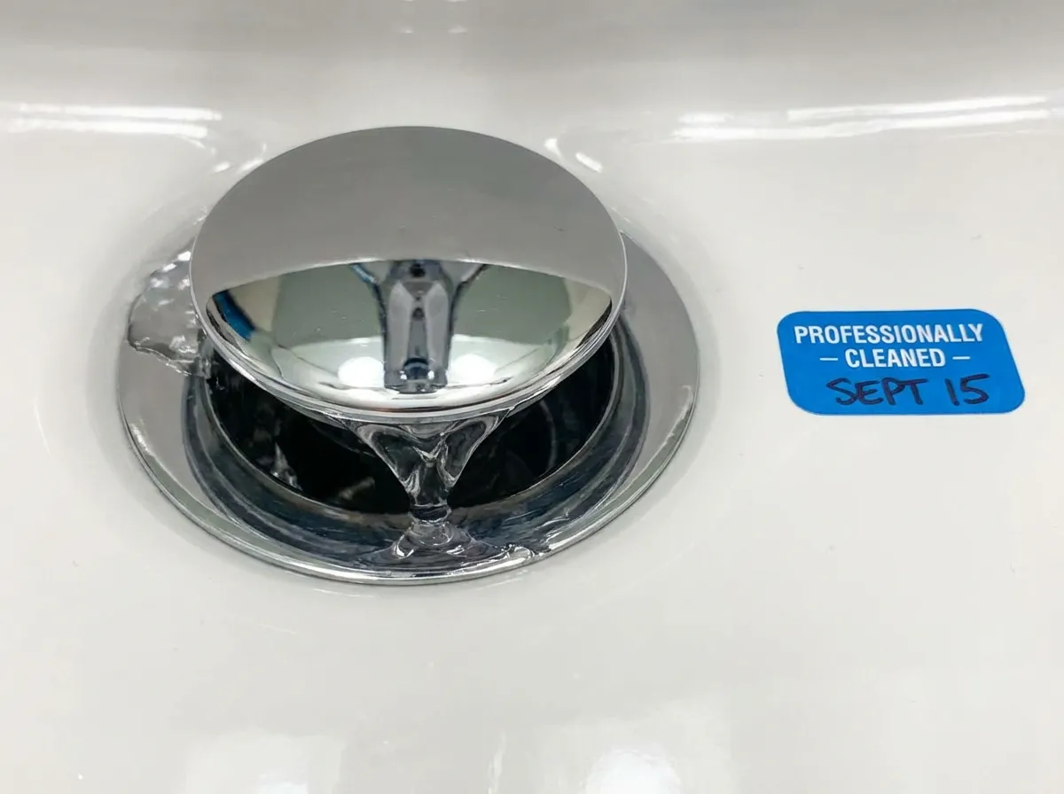 Rent avløp etter fjerning av rørstopp